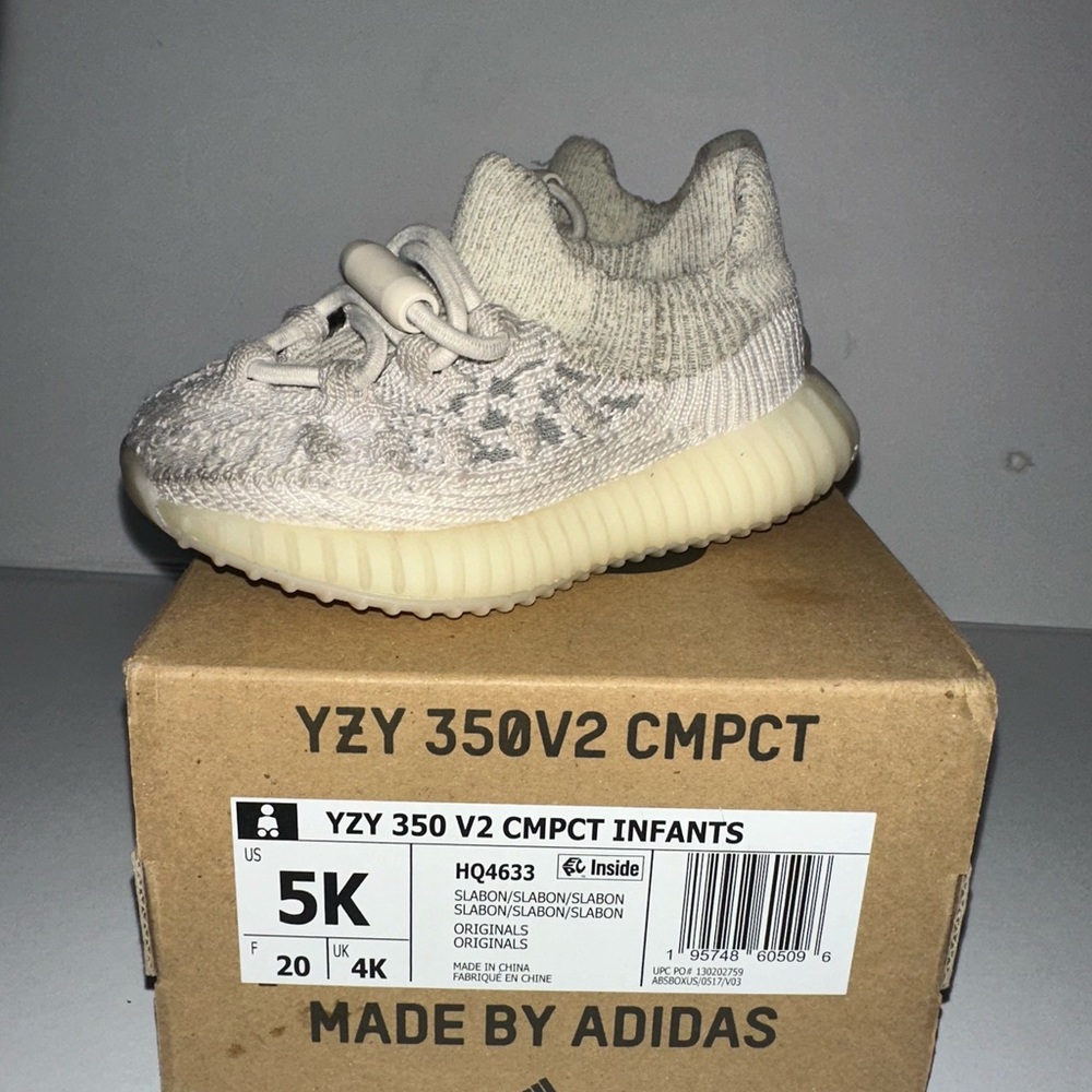 Toddler Yeezy 350 v2 size 5k